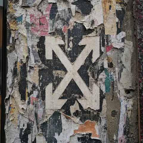 Close-up hyper-real urban wall photograph of a weathered city alley surface in S - AI生成图片 2