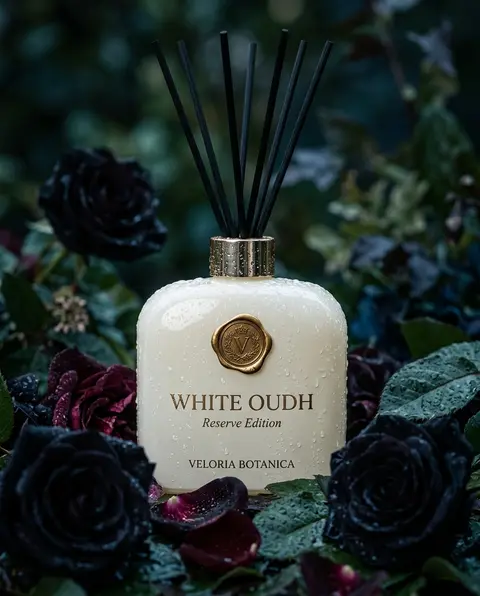 Ultra-realistic luxury product photography of a white creamy glass reed diffuser - AI生成图片 2