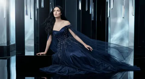 Elegant couture muse with tall proportions, refined facial structure, luminous e - AI生成图片 2
