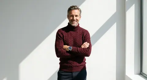 A confident gentleman smiles with arms folded in a refined studio portrait, dres - AI生成图片 2