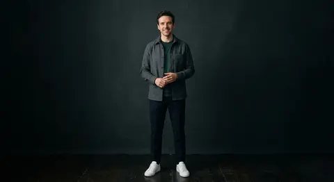 Photorealistic studio portrait of Oliver Hargreaves, an everyday British man in - AI生成图片 2