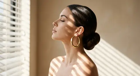 Close-up editorial portrait of Selene Marrow, shown head-and-shoulders only in e - AI生成图片 3