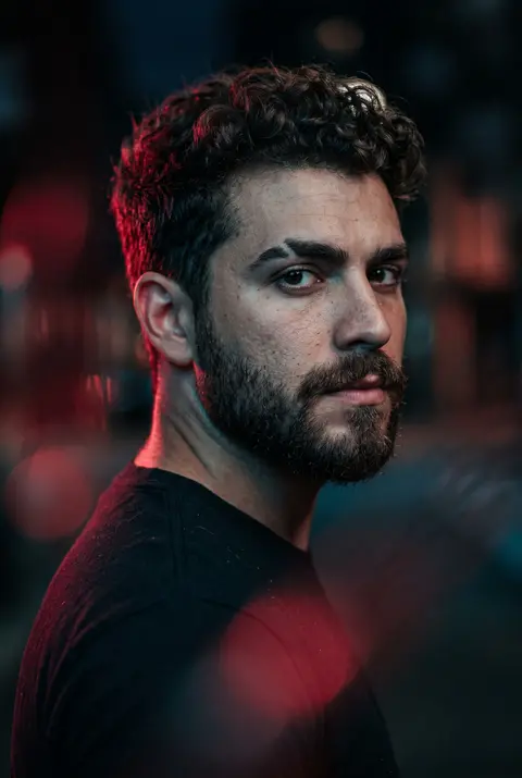 Cinematic portrait of Arthur Ferreira, captured with a 85mm f/1.4 lens to ensure - AI生成图片 2