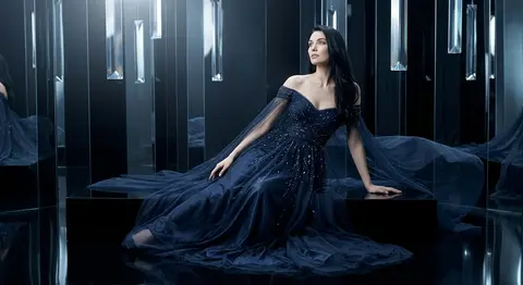 Elegant couture muse with tall proportions, refined facial structure, luminous e - AI生成图片 1