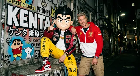 A stylized urban streetwear scene in a gritty graffiti-covered alleyway, featuri - AI生成图片 2