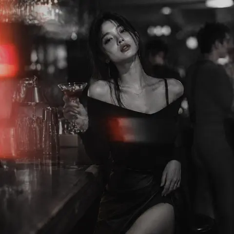 Low-light cinematic portrait of Hana Seoryn, an original Seoul nightlife songstr - AI生成图片 2
