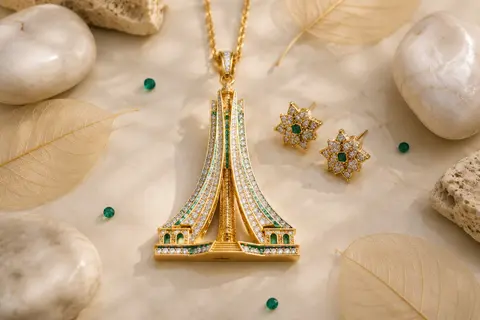 A luxurious 18K yellow gold pendant meticulously crafted in the architectural sh - AI生成图片 1