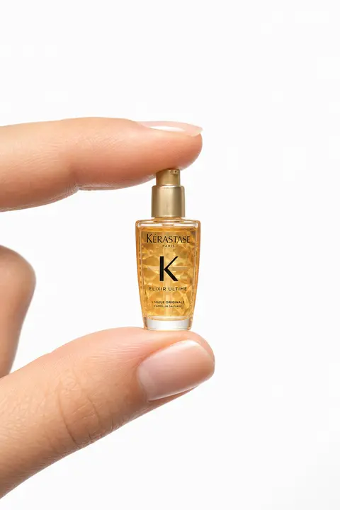 A high-resolution advertising photograph of a realistic, miniature product in th - AI生成图片 1
