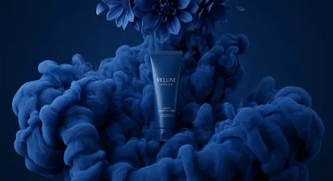 Use the uploaded image as the exact visual reference. Center a luxury cosmetic t - AI生成图片 4