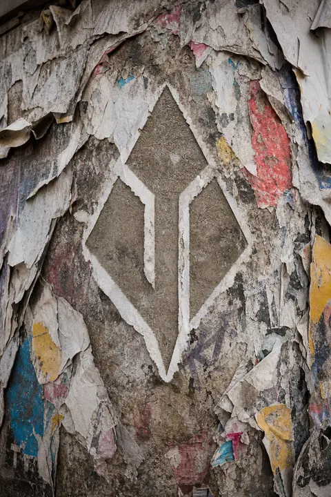 Transform the uploaded logo into a hyper-real urban wall close-up: the exact log - AI生成图片 1