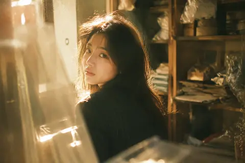{ "subject": { "description": "Young East Asian woman, positioned in profi - AI生成图片 1