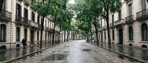 Ultra realistic urban street photography of a quiet European style city avenue j - AI生成图片 3