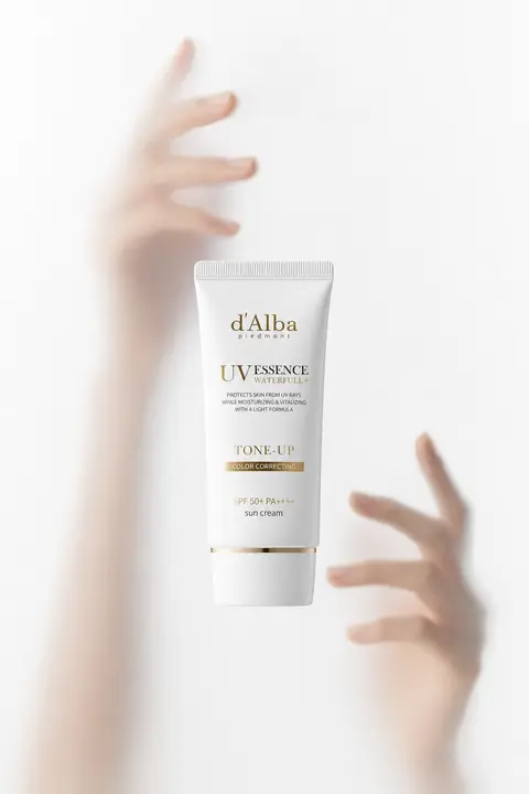 Photorealistic luxury product visual using the uploaded reference as the exact h - AI生成图片 2