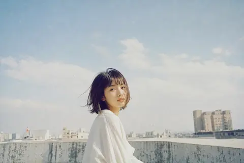 A wistful midsummer rooftop portrait rendered like a forgotten frame from vintag - AI生成图片 2