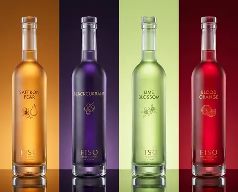 Ultra-premium horizontal 4-panel beverage campaign, four identical vertical pane - AI生成图片 1